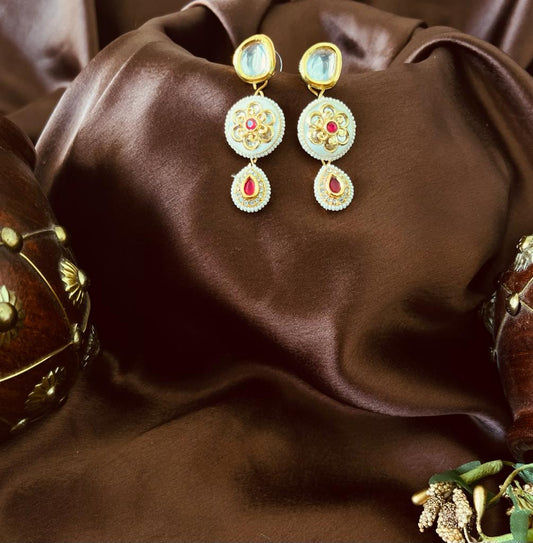 Intricate Allure: Handcrafted Kundan Earrings