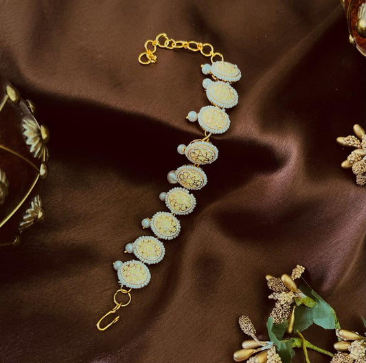 Bespoke Radiance - Handcrafted Kundan Bracelet